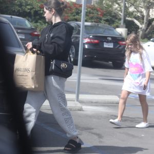 25 Мая: Селена и Грейс на шоппинге в Лос-Анджелесе