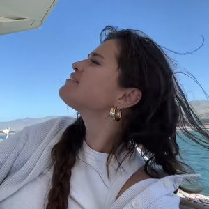 30 Мая: Селена веселится на яхте в новом видео на ТикТоке