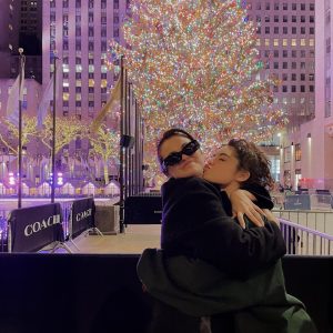 9 Декабря: Селена прониклась Новогодним настроением в Нью-Йорке