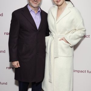21 Декабря: новое фото Селены с Джеем Рудерманом за кулисами приватного показа фильма My Mind And Me в Нью-Йорке