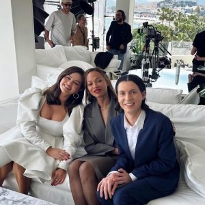 23 Мая: Селена и Зои Салдана дают интервью для ‘Brut Cannes’