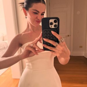 21 Мая: новые персональные фото от Селены