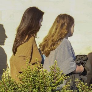 1 Июля: Селена и Грейси прибывают в Nobu в Малибу, Калифорния