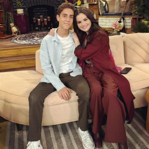 22 Июля: новые фото Селены из-за кулис со съемок нового сезона сериала «Волшебники за пределами Вэйверли Плэйс»