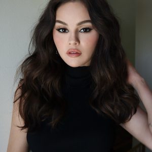 25 Июля: новые портретные фото Селены