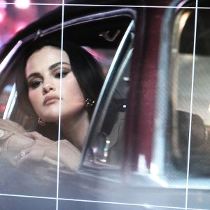 25 Августа: новые промо-фото и видео Селены для Rare Beauty