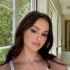 31 Августа: новые фото Селены для Rare Beauty