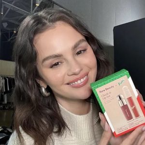 21 Августа: новые фото Селены для коллаборации между Rare Beauty и Tajin