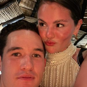 28 Августа: новое селфи Селены на вечеринке в Лос-Кабосе