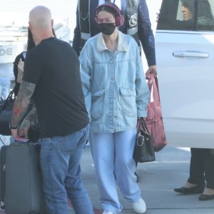 7 Августа: Селена замечена в аэропорту LAX