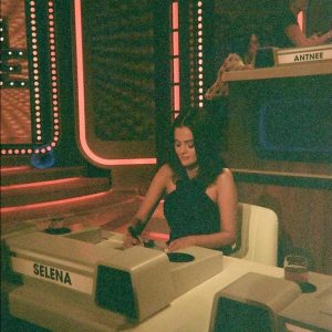 4 Сентября: новые фото Селены со съемок шоу The Match Game