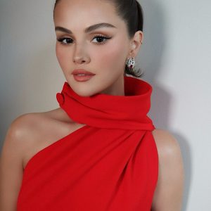 14 Сентября: Селена готовится к появлению на премии «Эмми»