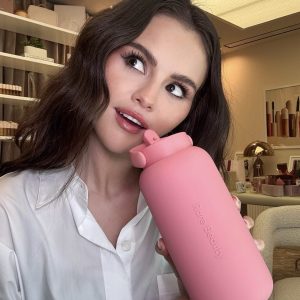 30 Сентября: новое фото Селены для Rare Beauty