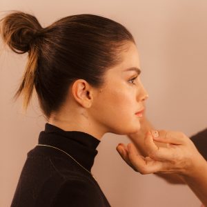 23 Сентября: новые селфи Селены для Rare Beauty от 2020 года