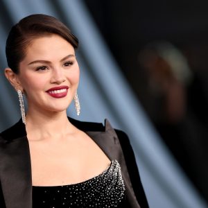 18 Октября: Селена позирует на красной дорожке ‘Academy Museum Gala’ в Лос-Анджелесе