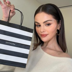 1 Октября: Селена в поддержку Всемирного дня психологического здоровья в Sephora