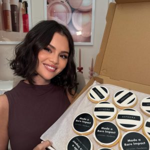 13 Октября: новые фото Селены для Rare Beauty