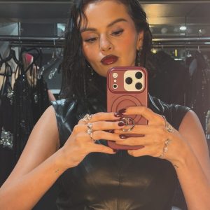 17 Октября: Селена тизерит новый клип