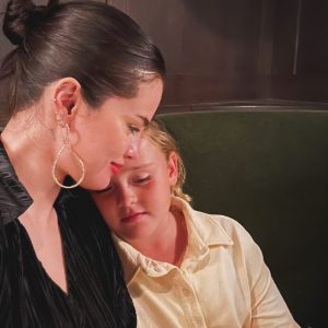 25 Октября: новое селфи Селены и Грейси