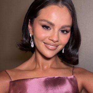 29 Октября: Селфи Селены для благотворительного вечера Rare Impact Fund Benefit Gala