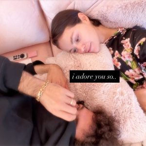 25 Октября: новое очаровательное селфи Селены