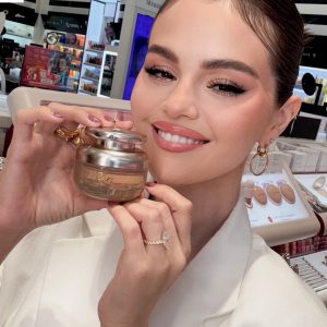 7 Октября: новое селфи Селены в магазине Sephora