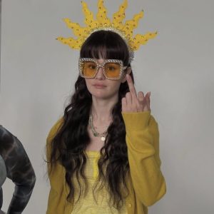 7 Октября: новое фото Селены из-за кулис со съемок Only Murders