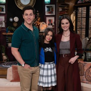 8 Октября: новый стилл с Селеной из-за кулис со съемок «Волшебники за пределами Вэйверли Плэйс»