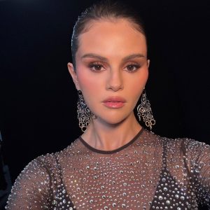 24 Октября: новое селфи Селены из-за кулис со съемок клипа ‘In The Dark’