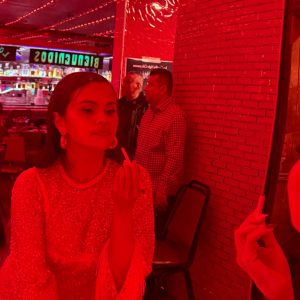 30 Ноября: Селена танцует на вечеринке с друзьями