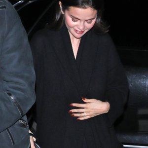 18 Ноября: Селена прибывает в ресторан Giorgio Baldi в Санта-Монике