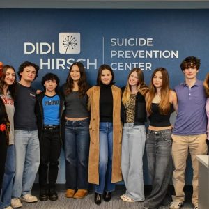 27 Ноября: больше фото Селены с ее визита в оздоровительный центр ‘Didi Hirsch’