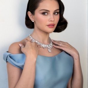 9 Декабря: портретное фото Селены для церемонии Золотой Глобус