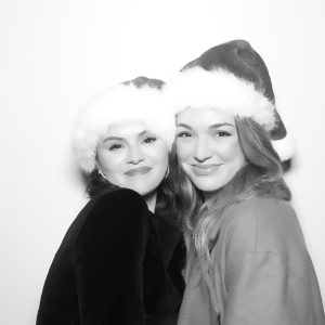 22 Декабря: новые селфи Селены вместе с Дженнифер Стоун