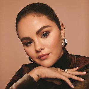 9 Декабря: новое портретное фото Селены для Rare Beauty