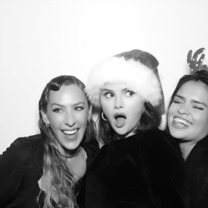 16 Декабря: новое фото Селены вместе с кузиной Присциллой и Терезой Мингус