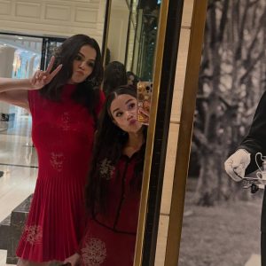 1 Января: новое селфи Селены вместе с Дженис Лиэнн Браун