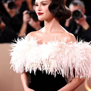 11 Января: Селена посетила церемонию вручения премии «Золотой глобус»