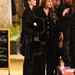 12 Февраля: Селена покидает вечеринку по случаю Дня святого Валентина в Лос-Анджелесе