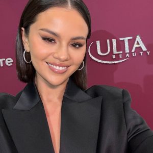 4 Февраля: новое селфи Селены с запуска Rare Beauty в магазинах Ulta Beauty
