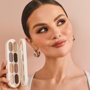 25 Февраля: Селена представляет новую палетку теней ‘Essential Neutrals Eyeshadow Palette’