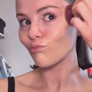 28 Марта: новое видео Селены для Rare Beauty