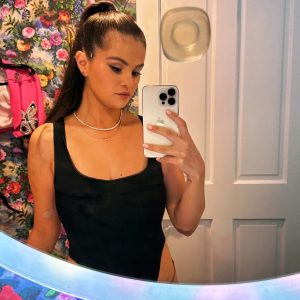 4 Марта: новые редкие фото и видео из историй Инстаграма Селены