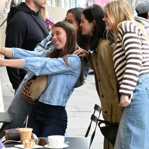 23 Мая: новые фото и видео Селены на съемках сериала ‘Only Murders’ в Лондоне