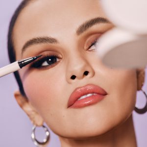 29 Мая: новая фотосессия Селены для Rare Beauty