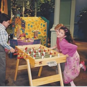 28 Июня: новые фото Селены на съемках ‘Barney & Friends’