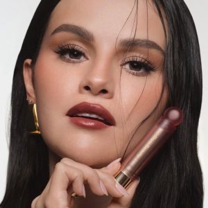 6 Июля: новое портретное фото Селены для Rare Beauty