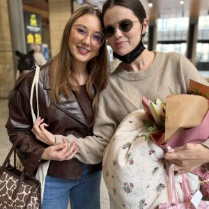 29 Августа: Селена с фанатками в Париже