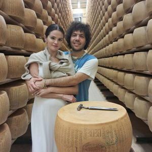 1 Сентября: Селена на фабрике сыра в Италии
